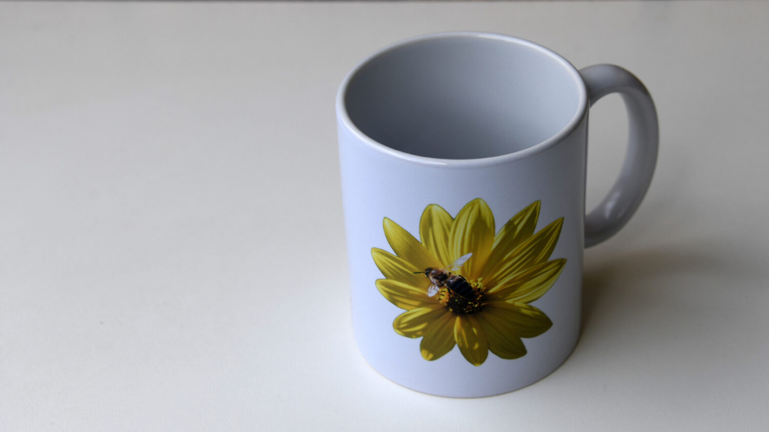 Biene auf Blume #9260 (Trinkbecher) | Bee on flower #9260 (Mug)